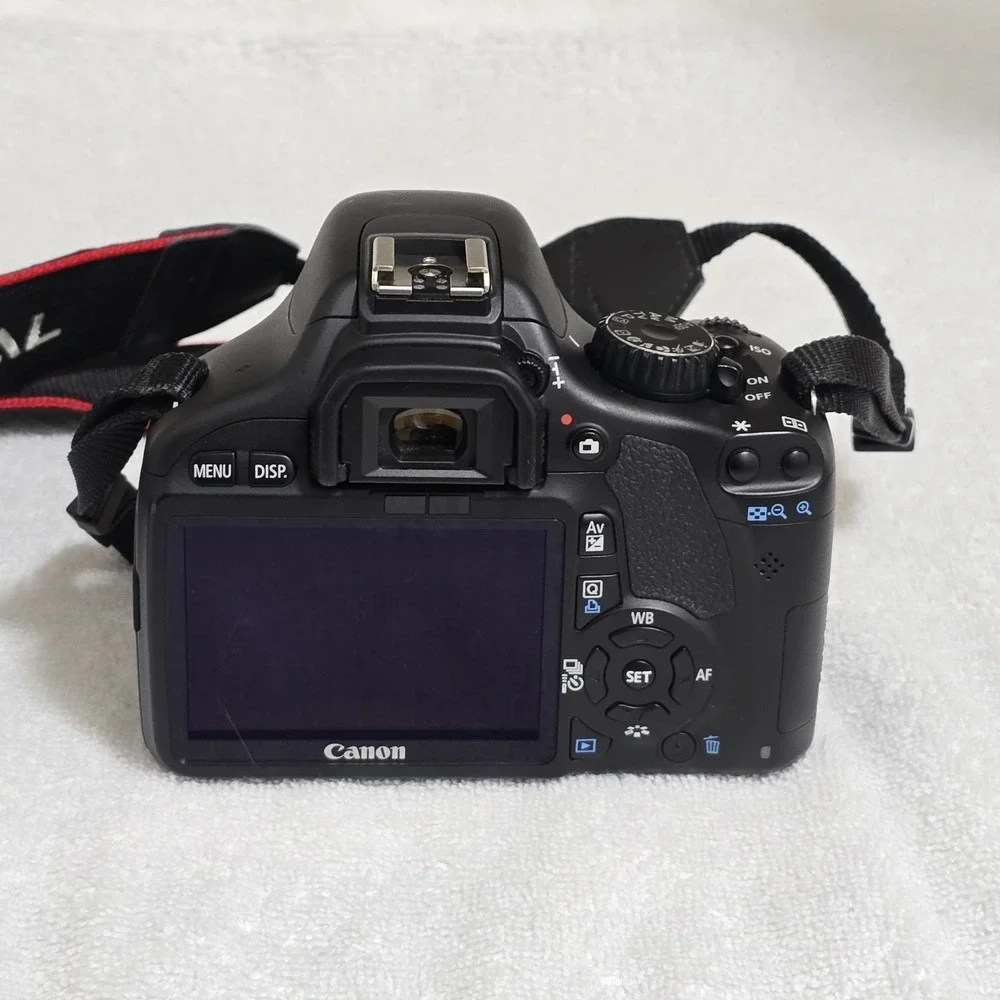 Canon EOS Rebel T2i DSLR Camera 18-55mm Lens Bundle